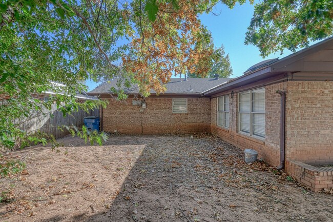 Building Photo - Beautiful newly Updated Edmond Home!