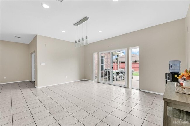 Building Photo - 3613 Los Lagos Dr