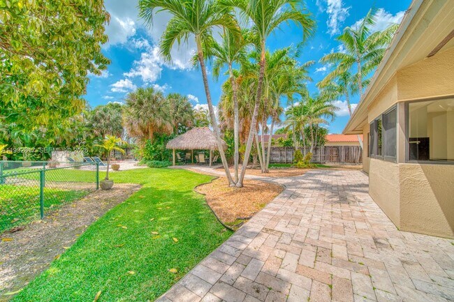 Building Photo - 7320 SW 100th Ct