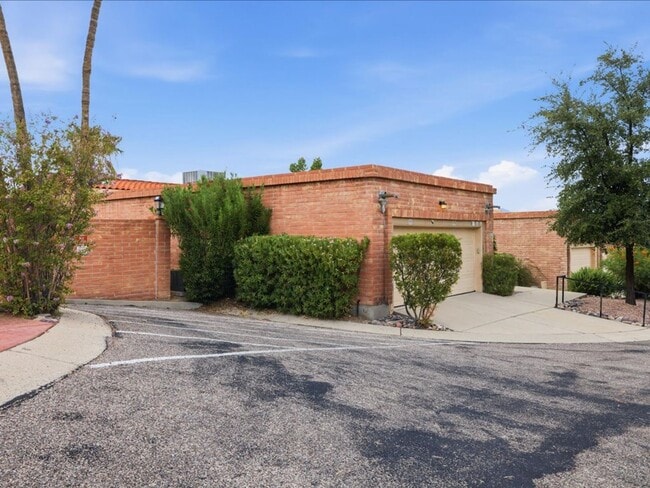 Building Photo - 10111 Spyglass