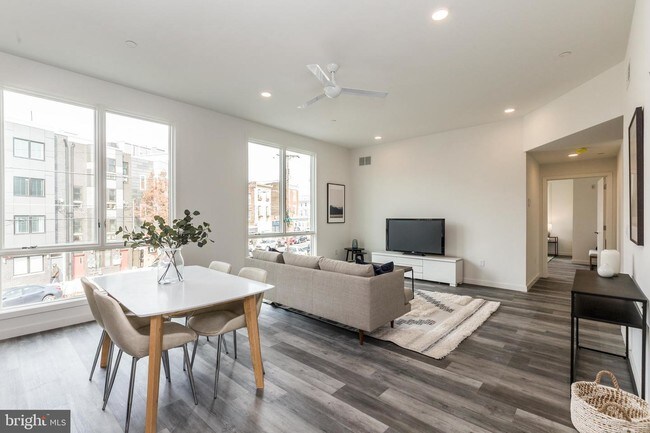 Building Photo - 2559 Amber St