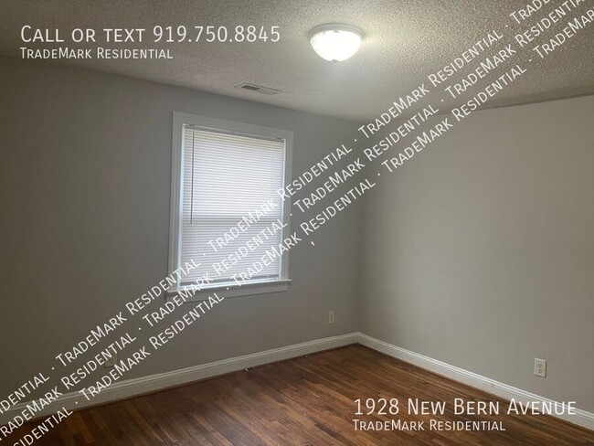 Building Photo - Newly Renovated 2 Bed, 1 Bath Apartment fo...