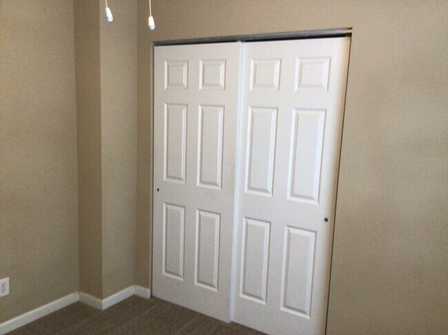 Building Photo - 555 Rockbridge Dr