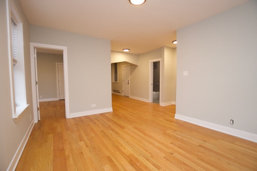 Building Photo - 4242 N Wolcott Ave