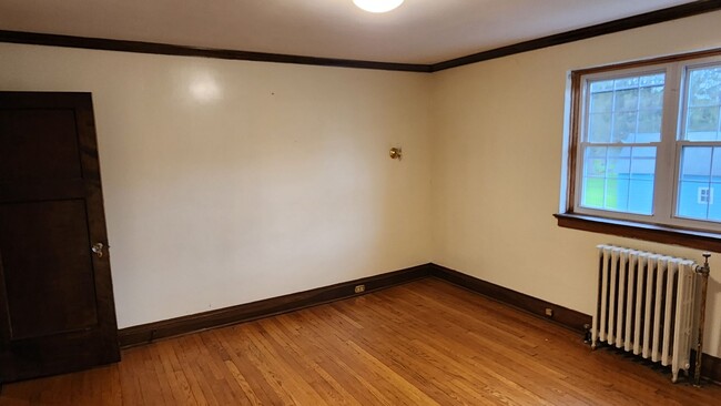 Building Photo - Four Bedroom Single Family home in Derreck...