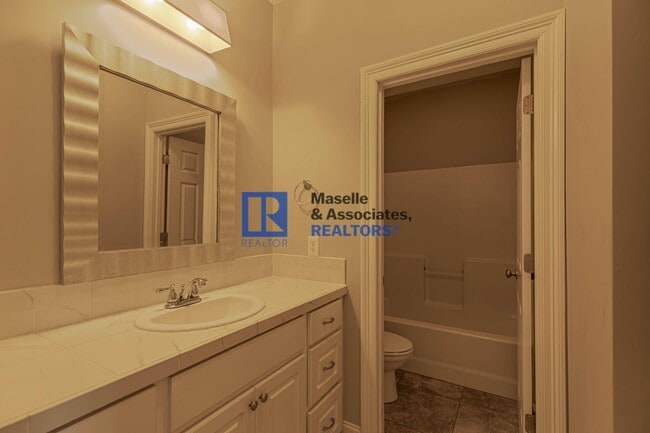Building Photo - Beautiful 4 bedroom, 2 bathroom house in B...