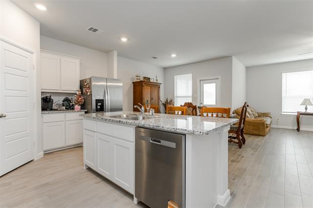 Building Photo - 960 Traction Trl