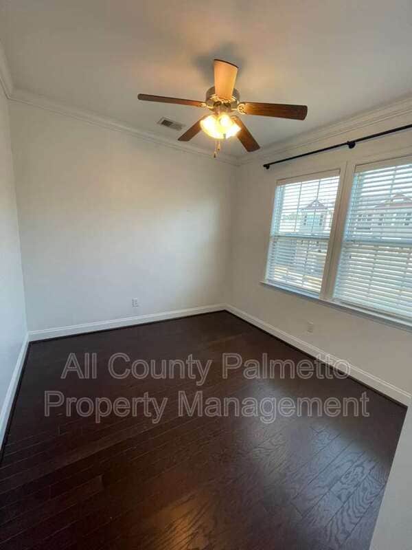 Building Photo - 4077 Hartland St