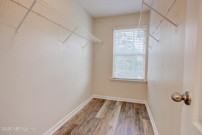 Building Photo - 417 Oasis Ln