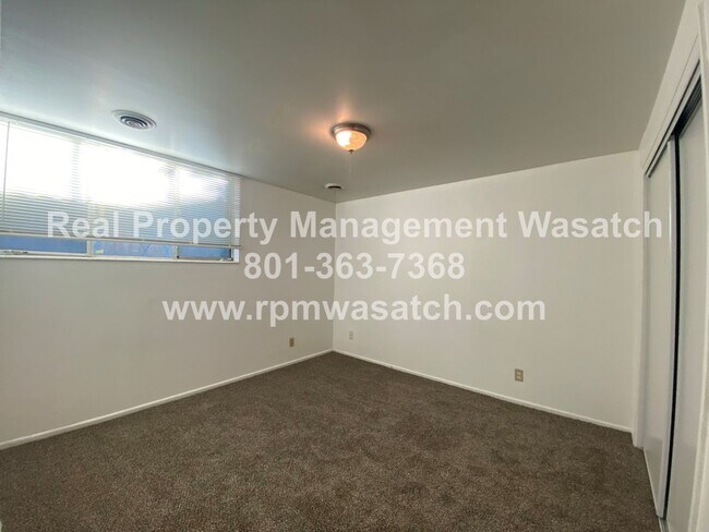 Building Photo - 448 Penney Ave S