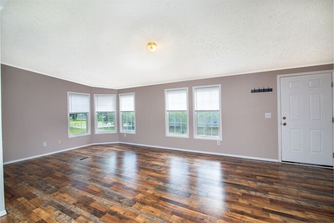 Building Photo - Nice 3BD/2BA Modular home near Lowes in Sylva available 5/1/26 for year long lease