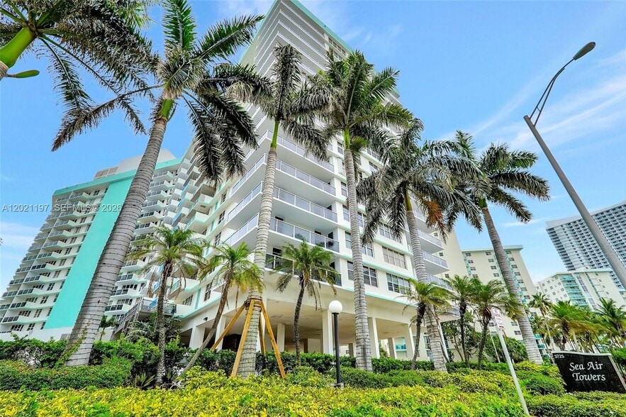 Building Photo - 3725 S Ocean Dr