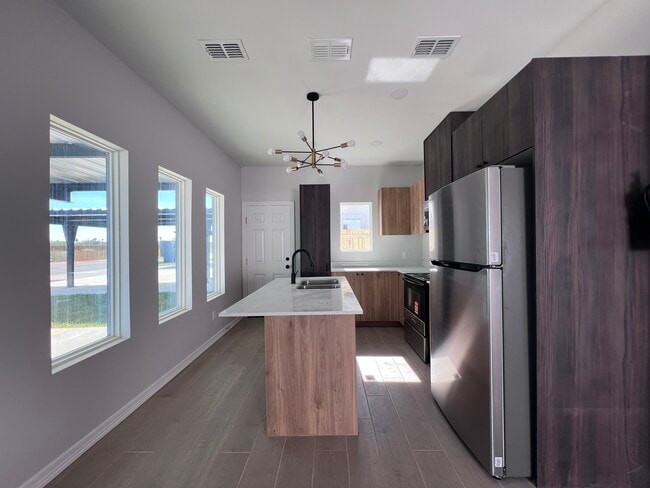 Building Photo - 2900 S Links Dr