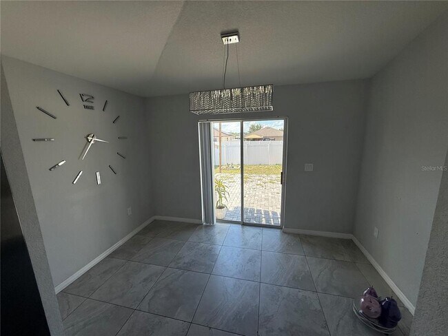 Building Photo - 2671 Sanderling St