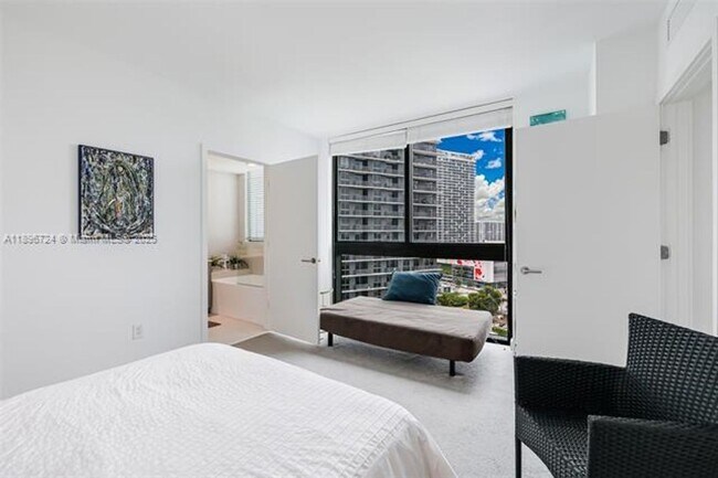 Building Photo - 501 NE 31st St