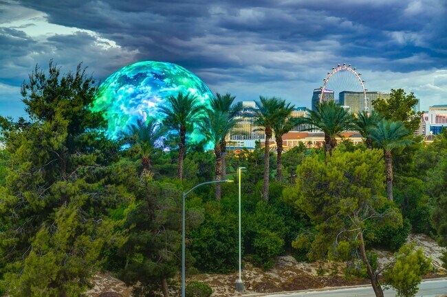 Building Photo - 360 E Desert Inn Rd