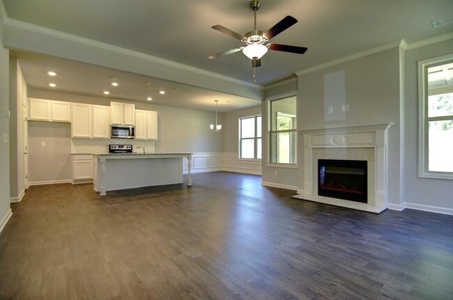 Building Photo - 7731 Silk Tree Pointe