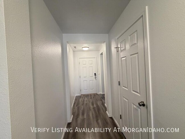 Building Photo - 7690 E Willard Dr