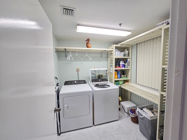 Building Photo - Paradise Found! 13th Floor Condo 3/2