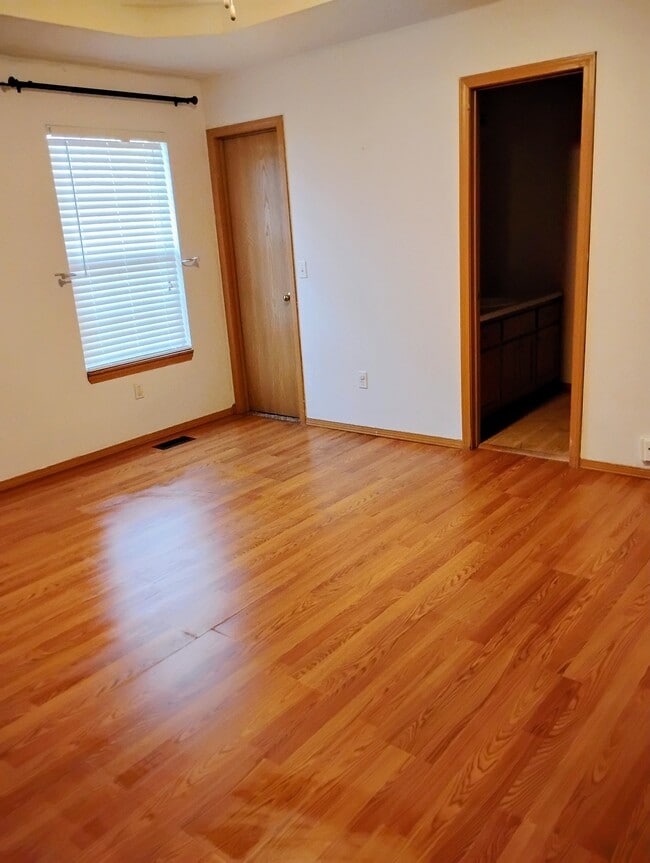 Building Photo - 428 W White Ash St