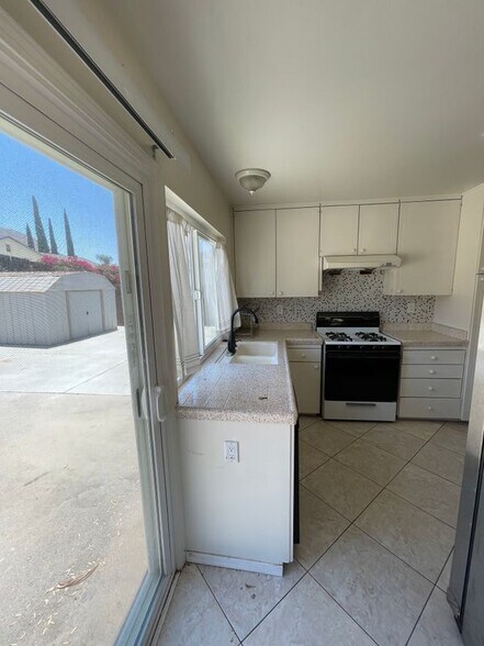 Building Photo - 3356 Valencia Hill Dr