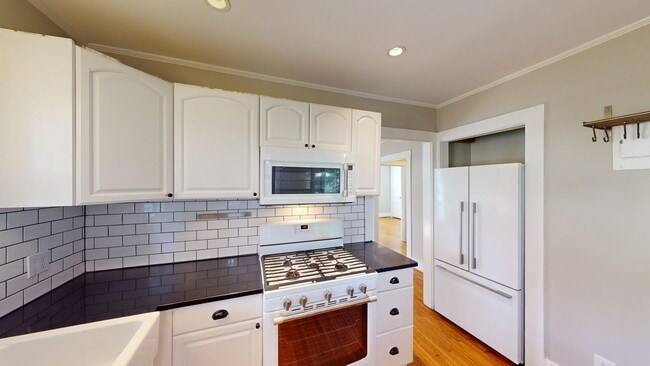 Building Photo - 1919 Nassau Blvd