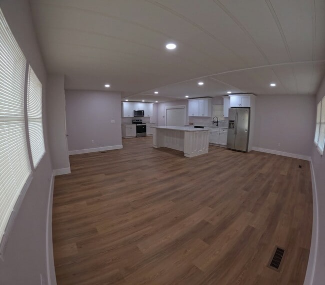 Building Photo - 15 NE 63rd Ct