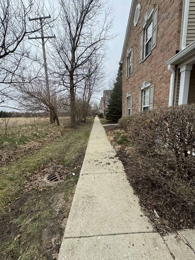 Building Photo - 309 Springbrook Trail S