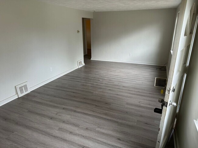 Building Photo - 424 Rose Ave