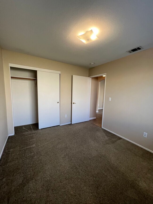 Building Photo - 4404 Pebble Creek Dr