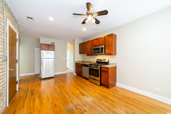 Building Photo - 1642 W Greenleaf Ave