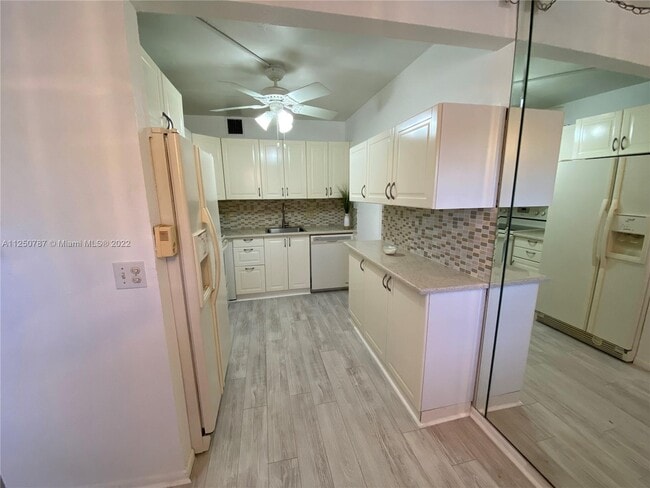 Building Photo - 13250 SW 4th Ct