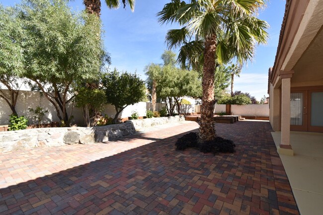 Building Photo - Amazing 3 Bedroom House at Desert Shores!