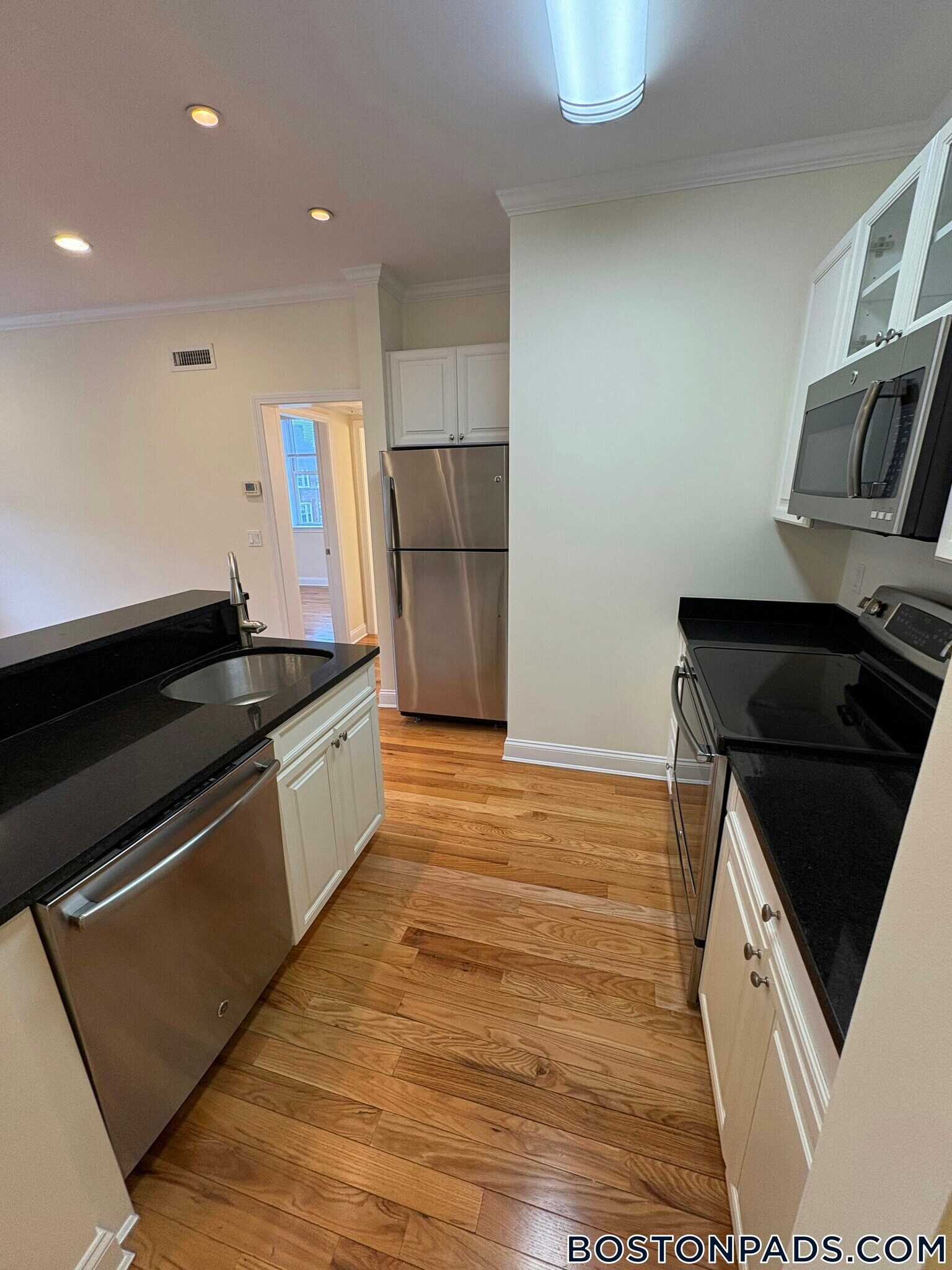 Building Photo - 3 Chauncy St