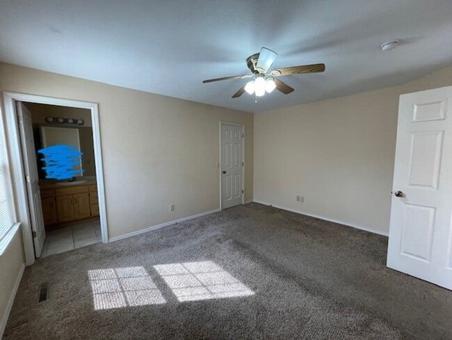 Building Photo - 4 Bedroom Home in SE Springfield!