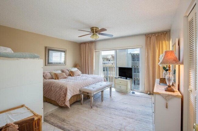 Building Photo - 4200 S Ocean Blvd