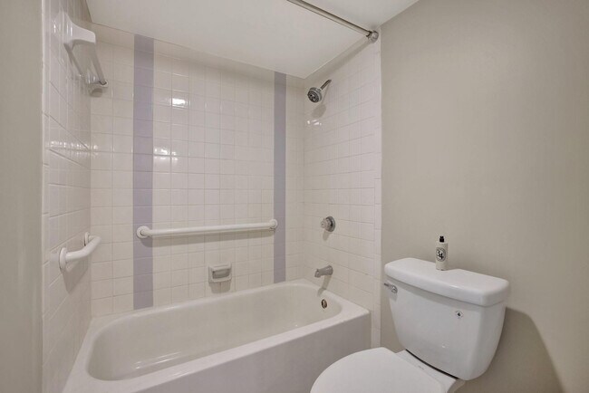 Building Photo - 1101 River Reach Dr