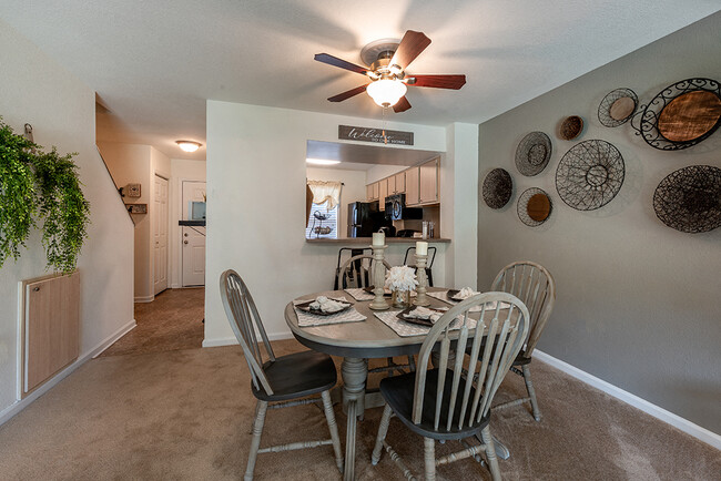 Dining Area - Fords Pointe Apartments and Townhomes