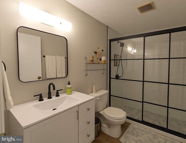 Building Photo - 12442 Quail Woods Dr