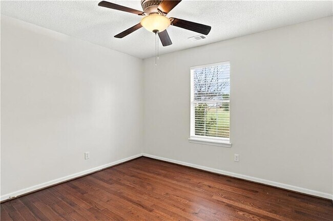 Building Photo - 28 Autumn Ridge Dr