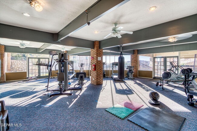 Building Photo - 4433 N Stanton St