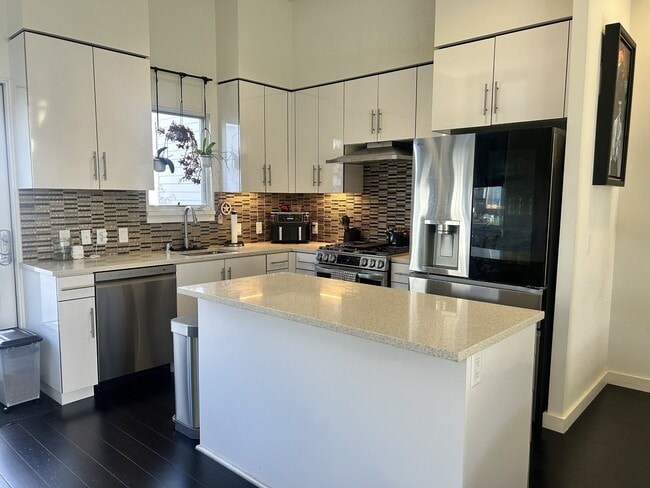 Building Photo - 198 Coleman St