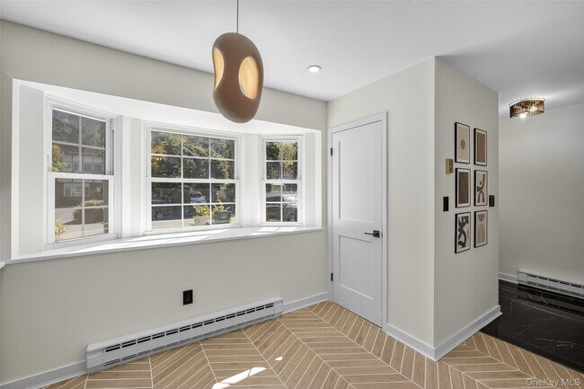 Building Photo - 8 Roundtree Ct