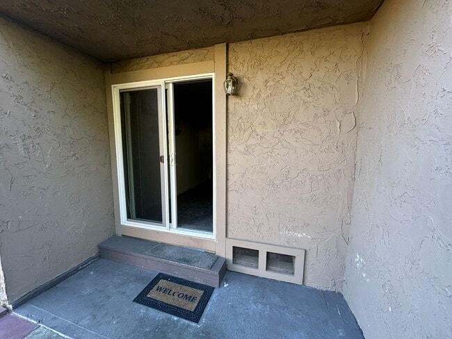Building Photo - Fantastic 2 bed 1.5 bath townhome in Lynnw...