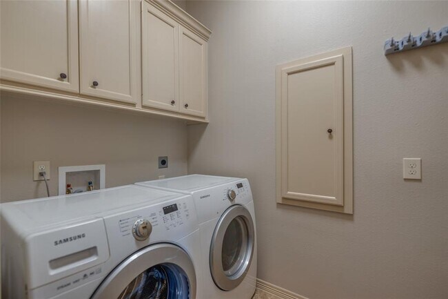 Building Photo - 12130 Brightwood Dr