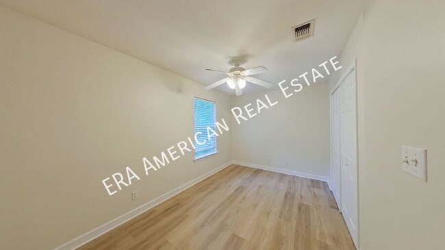 Building Photo - 3884 Mesa Rd