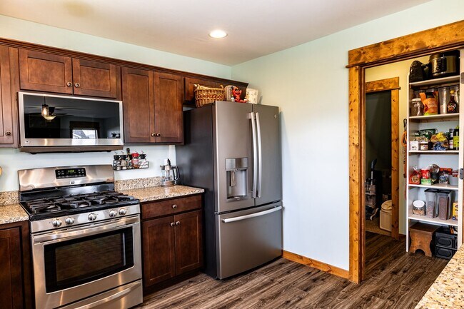 Building Photo - Beautiful home in Ryen Glenn with Fantasti...