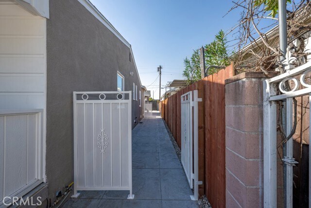 Building Photo - 6237 Agnes Ave