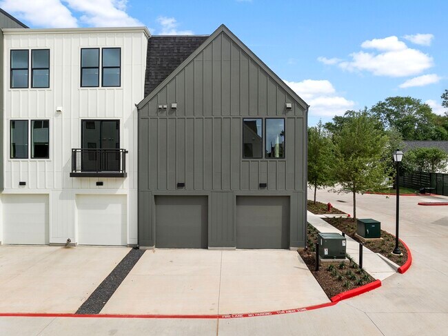 Primary Photo - 1941 Sawdust Rd