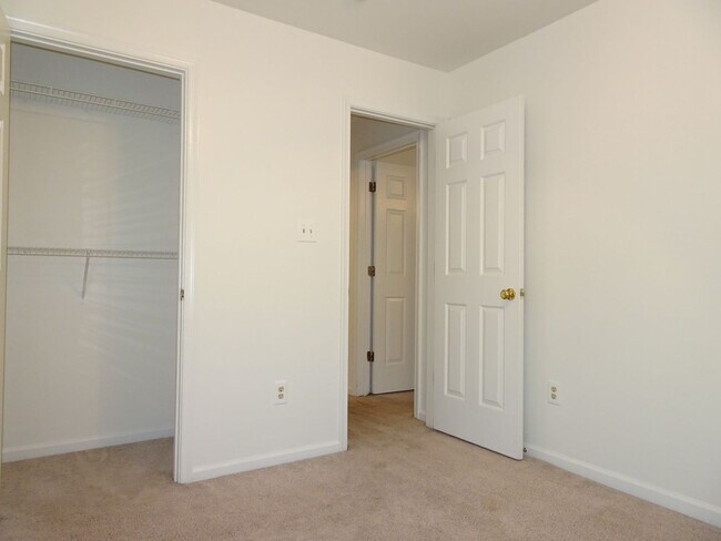 Building Photo - 118H Chippenham Dr